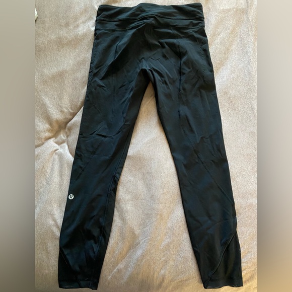 Lululemon black crop mesh leggings size 6 - Picture 3 of 4
